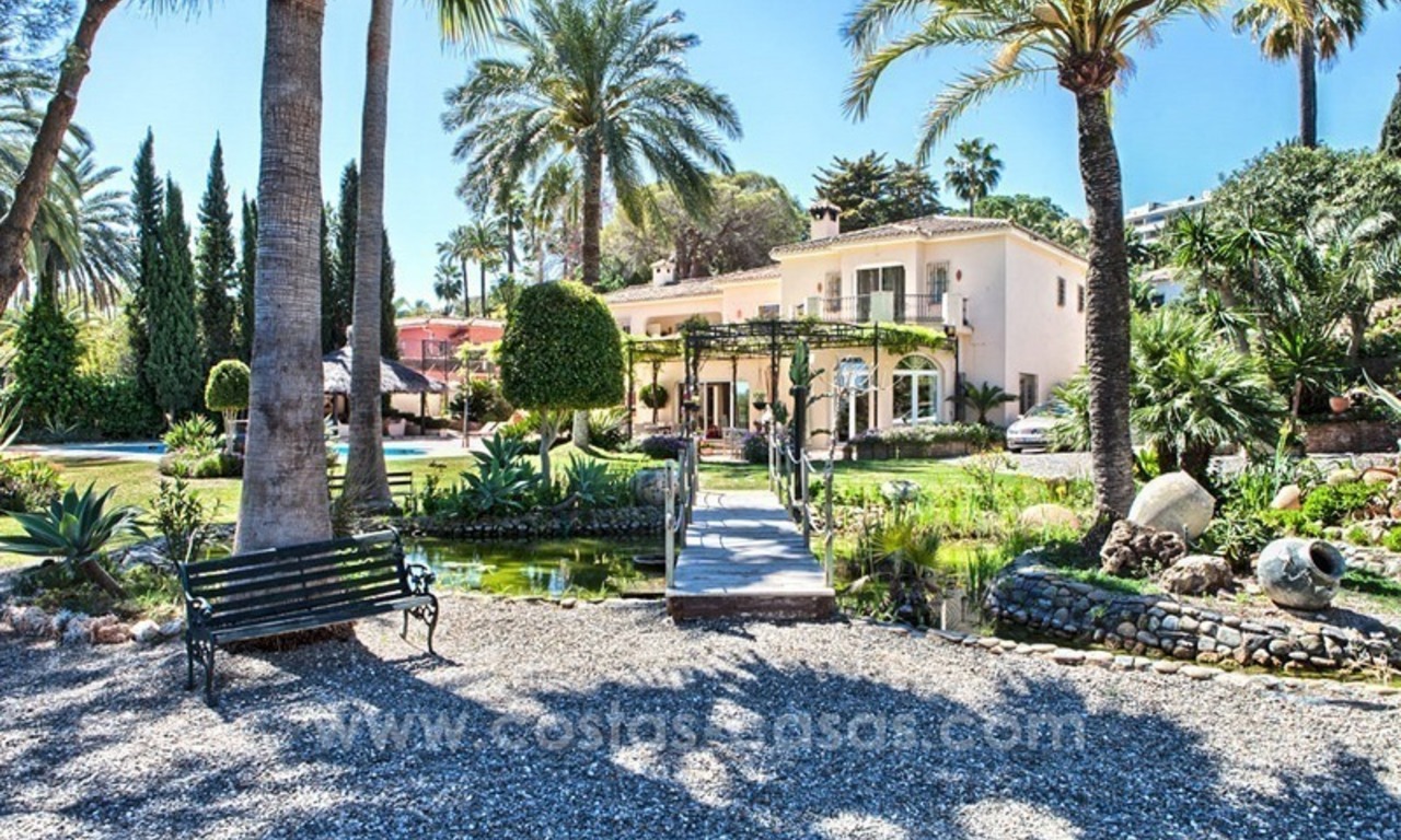 Exclusieve frontline golf villa te koop, eerstelijn Golf, Nueva Andalucia, Marbella 1