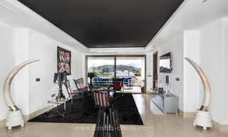 Te koop in Marbella - Benahavís: Ruim modern, luxe golf appartement 16