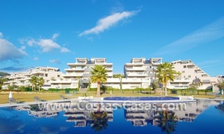 Te koop in Marbella - Benahavís: Ruim modern, luxe golf appartement 0