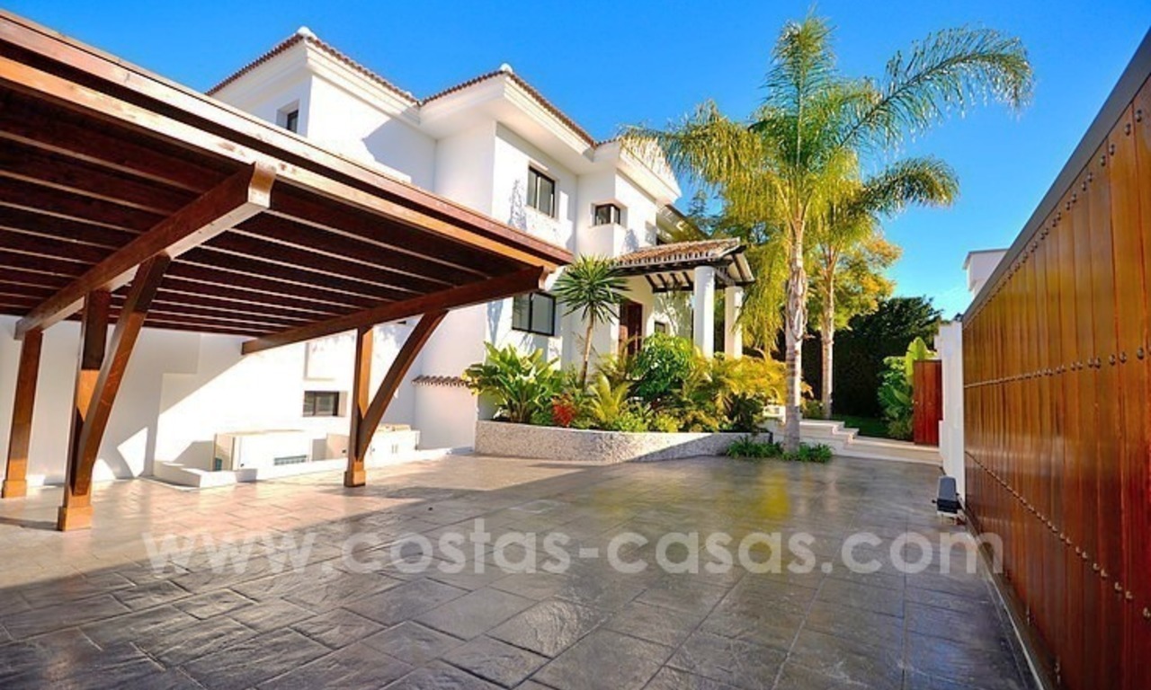 Nieuwe hedendaagse luxe eerstelijn golf villa te koop in Nueva Andalucia, Marbella 4