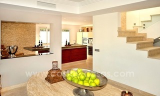 Nieuwe hedendaagse luxe eerstelijn golf villa te koop in Nueva Andalucia, Marbella 7