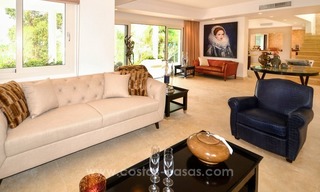 Nieuwe hedendaagse luxe eerstelijn golf villa te koop in Nueva Andalucia, Marbella 24