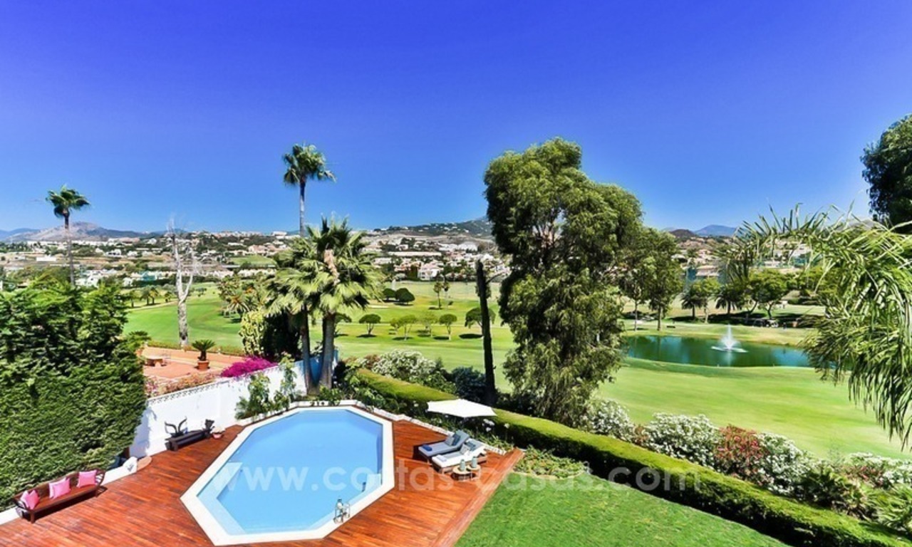 Nieuwe hedendaagse luxe eerstelijn golf villa te koop in Nueva Andalucia, Marbella 2
