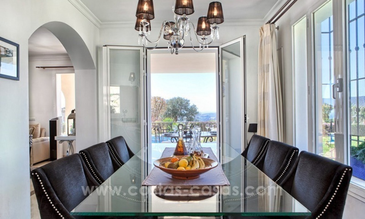 Luxe villa te koop met adembenemend zeezicht, boven de Golden Mile te Marbella 14