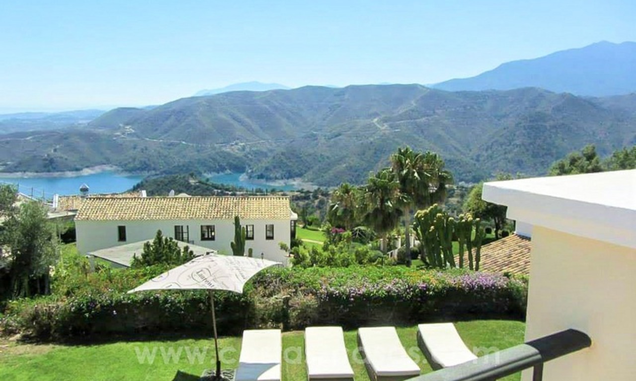 Luxe villa te koop met adembenemend zeezicht, boven de Golden Mile te Marbella 9