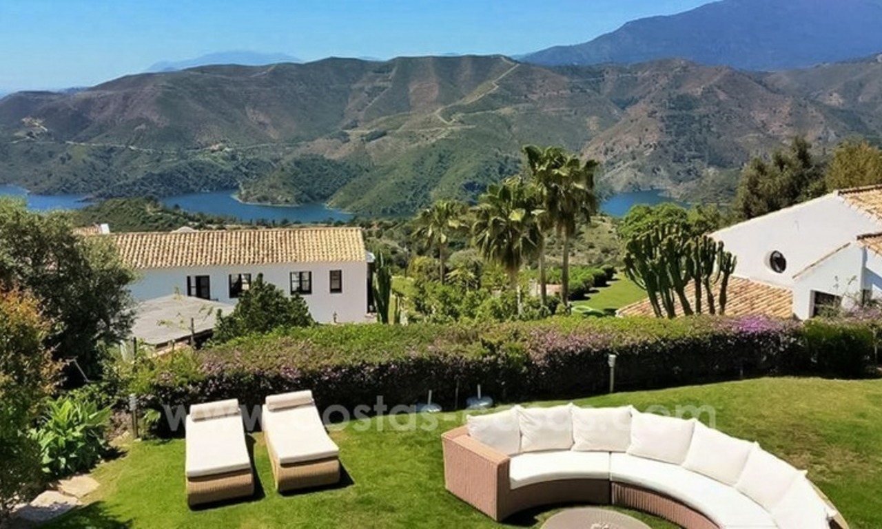 Luxe villa te koop met adembenemend zeezicht, boven de Golden Mile te Marbella 10