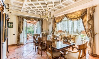Te koop in Sierra Blanca, Golden Mile, Marbella: Elegante luxe villa in traditionele stijl 9