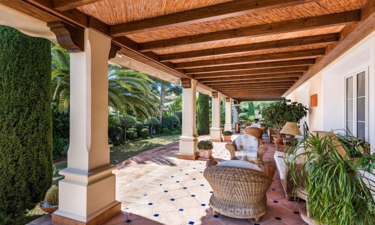 Te koop in Sierra Blanca, Golden Mile, Marbella: Elegante luxe villa in traditionele stijl 5