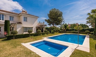 Te koop in Sierra Blanca, Golden Mile, Marbella: Elegante luxe villa in traditionele stijl 2