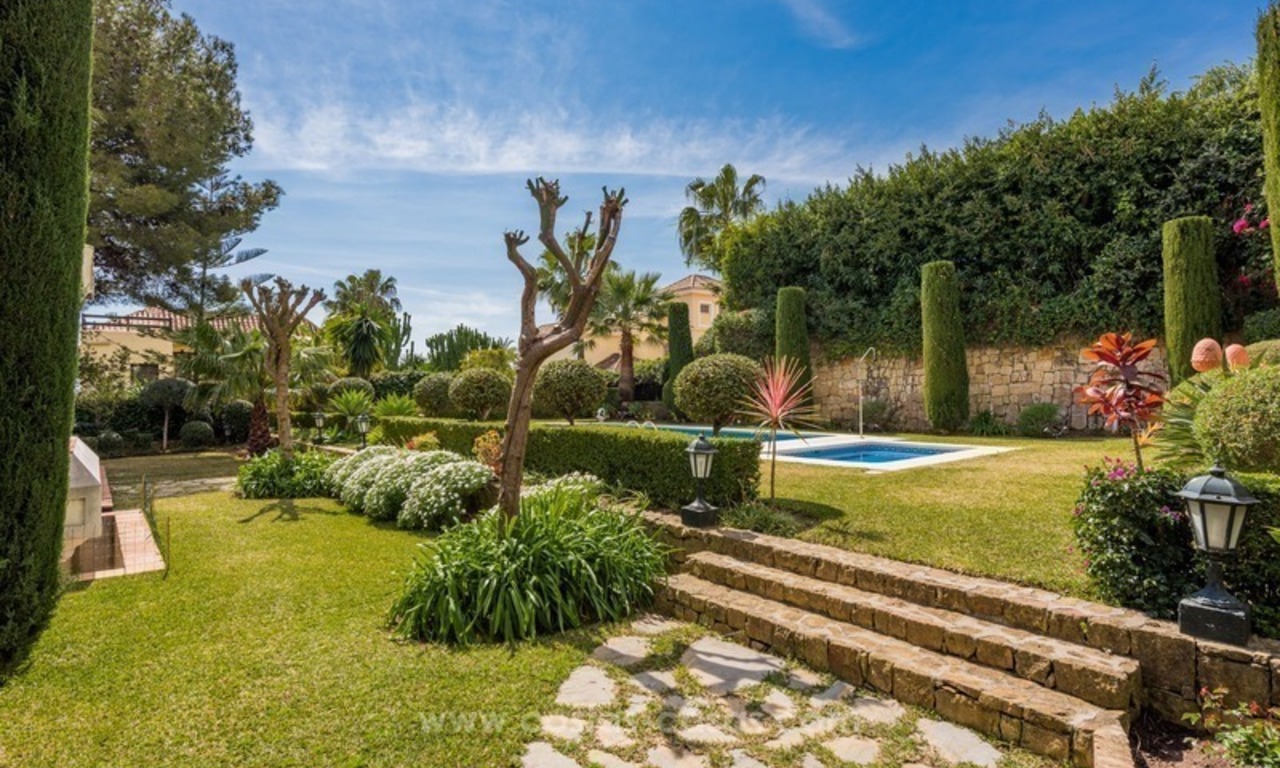 Te koop in Sierra Blanca, Golden Mile, Marbella: Elegante luxe villa in traditionele stijl 3