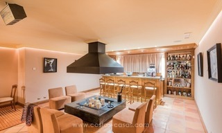 Te koop in Sierra Blanca, Golden Mile, Marbella: Elegante luxe villa in traditionele stijl 17