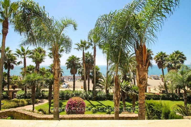 Eerstelijn strand appartement met zeezicht te koop op de Golden Mile, Marbella
