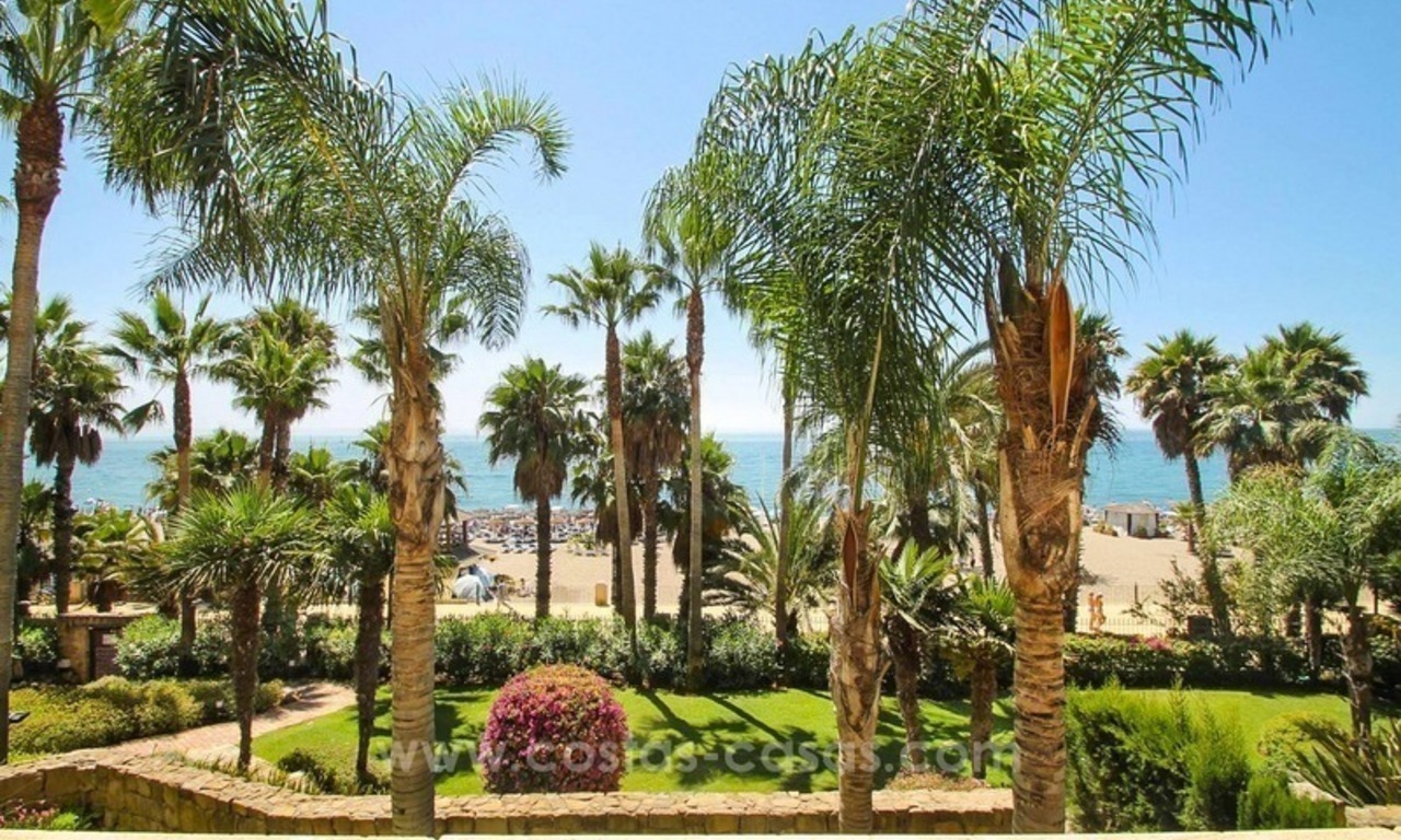 Eerstelijn strand appartement met zeezicht te koop op de Golden Mile, Marbella 0