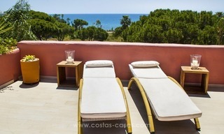 Luxe eerstelijnstrand penthouse appartement te koop op de New Golden Mile tussen Marbella en Estepona 12