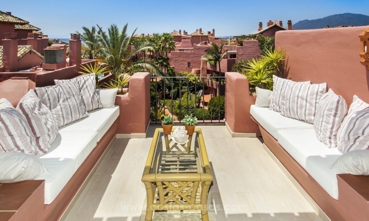 Luxe eerstelijnstrand penthouse appartement te koop op de New Golden Mile tussen Marbella en Estepona 3