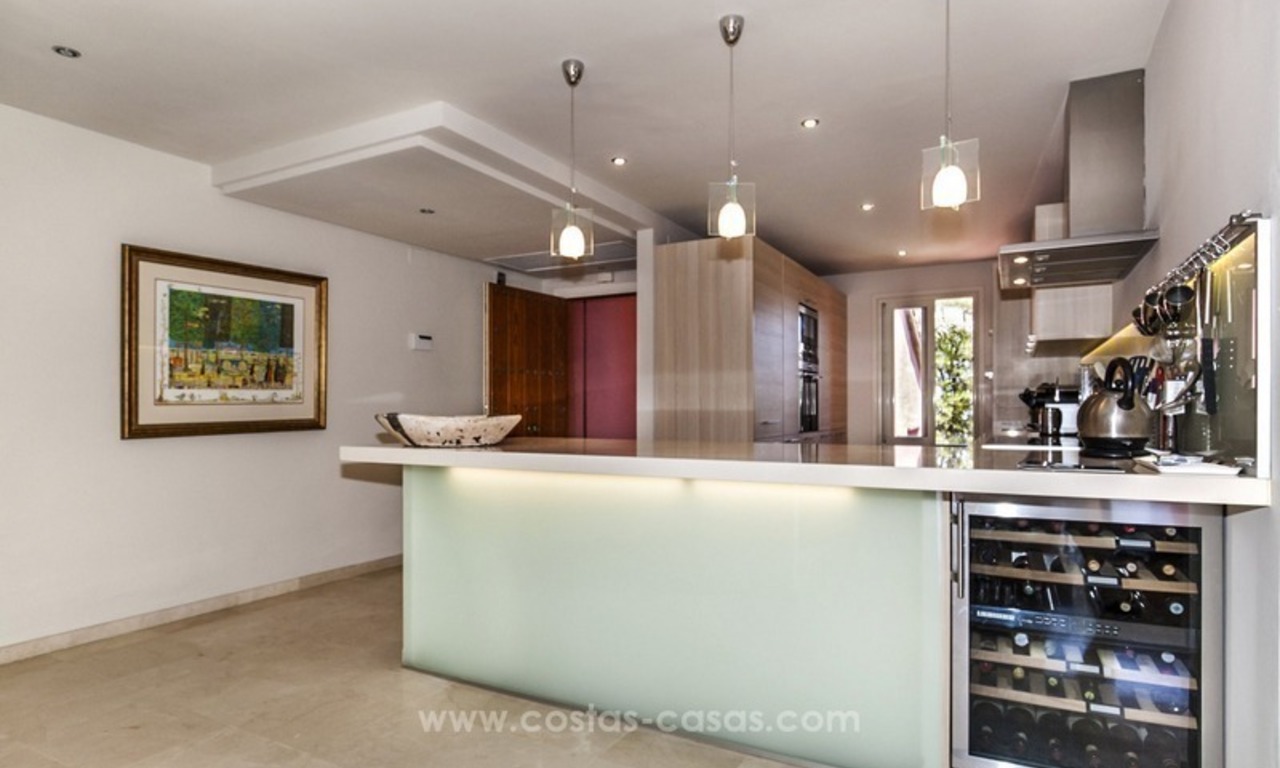 Luxe eerstelijnstrand penthouse appartement te koop op de New Golden Mile tussen Marbella en Estepona 17