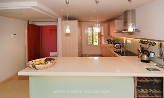 Luxe eerstelijnstrand penthouse appartement te koop op de New Golden Mile tussen Marbella en Estepona 16