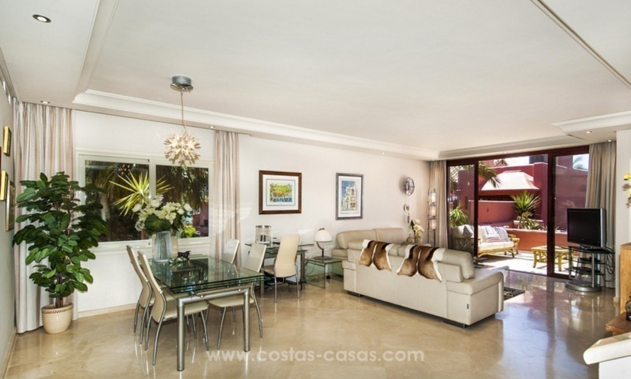 Luxe eerstelijnstrand penthouse appartement te koop op de New Golden Mile tussen Marbella en Estepona 21