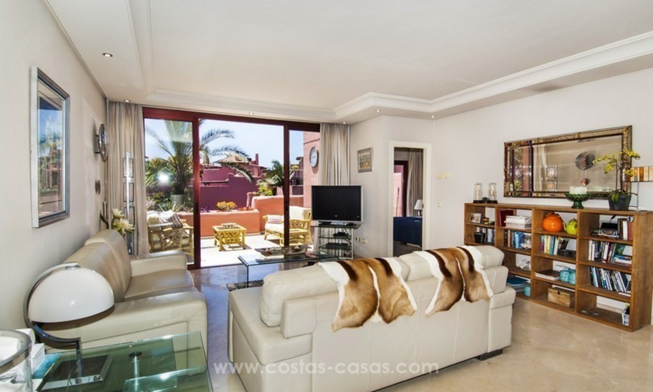 Luxe eerstelijnstrand penthouse appartement te koop op de New Golden Mile tussen Marbella en Estepona 23