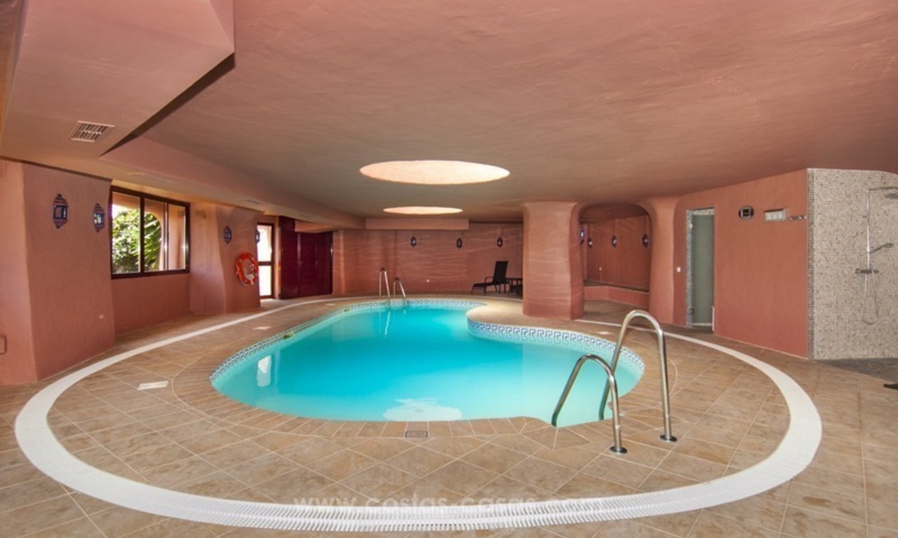 Luxe eerstelijnstrand penthouse appartement te koop op de New Golden Mile tussen Marbella en Estepona 44