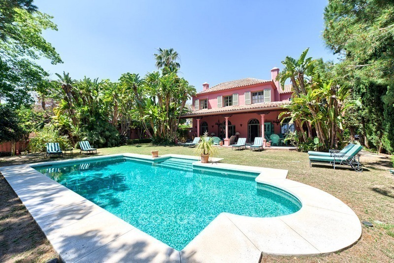 Charmante gerenoveerde villa te koop in Hacienda Las Chapas – Marbella