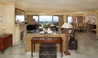 Te koop in Marbella – Benahavis: Penthouse Appartement met 3 slaapkamers en panoramisch zeezicht 6
