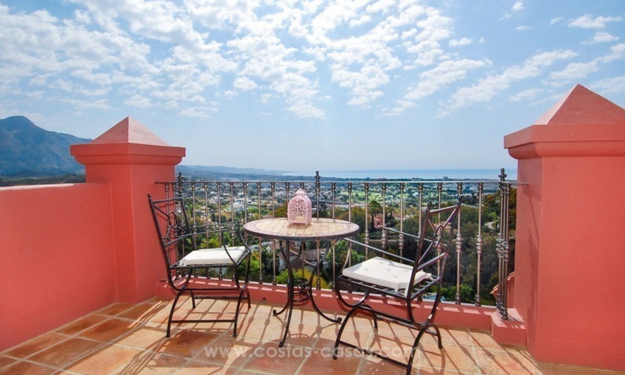 Te koop in Marbella – Benahavis: Penthouse Appartement met 3 slaapkamers en panoramisch zeezicht 16