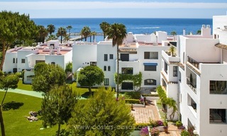 Te koop in Playas del Duque, Puerto banus: Gerenoveerd luxe appartement met zeezicht 2