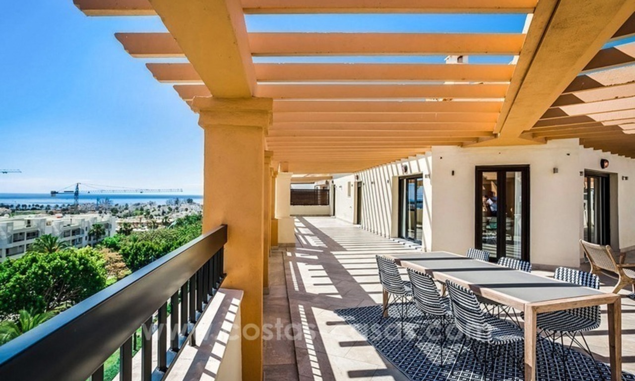 Ruim hoek penthouse te koop met zee- en bergzicht in San Pedro Marbella 0