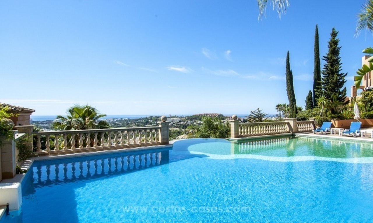 Marbella – Nueva Andalucia Te Koop: Prachtig en volledig gerenoveerd riant Appartement in een zeer gegeerd complex 4
