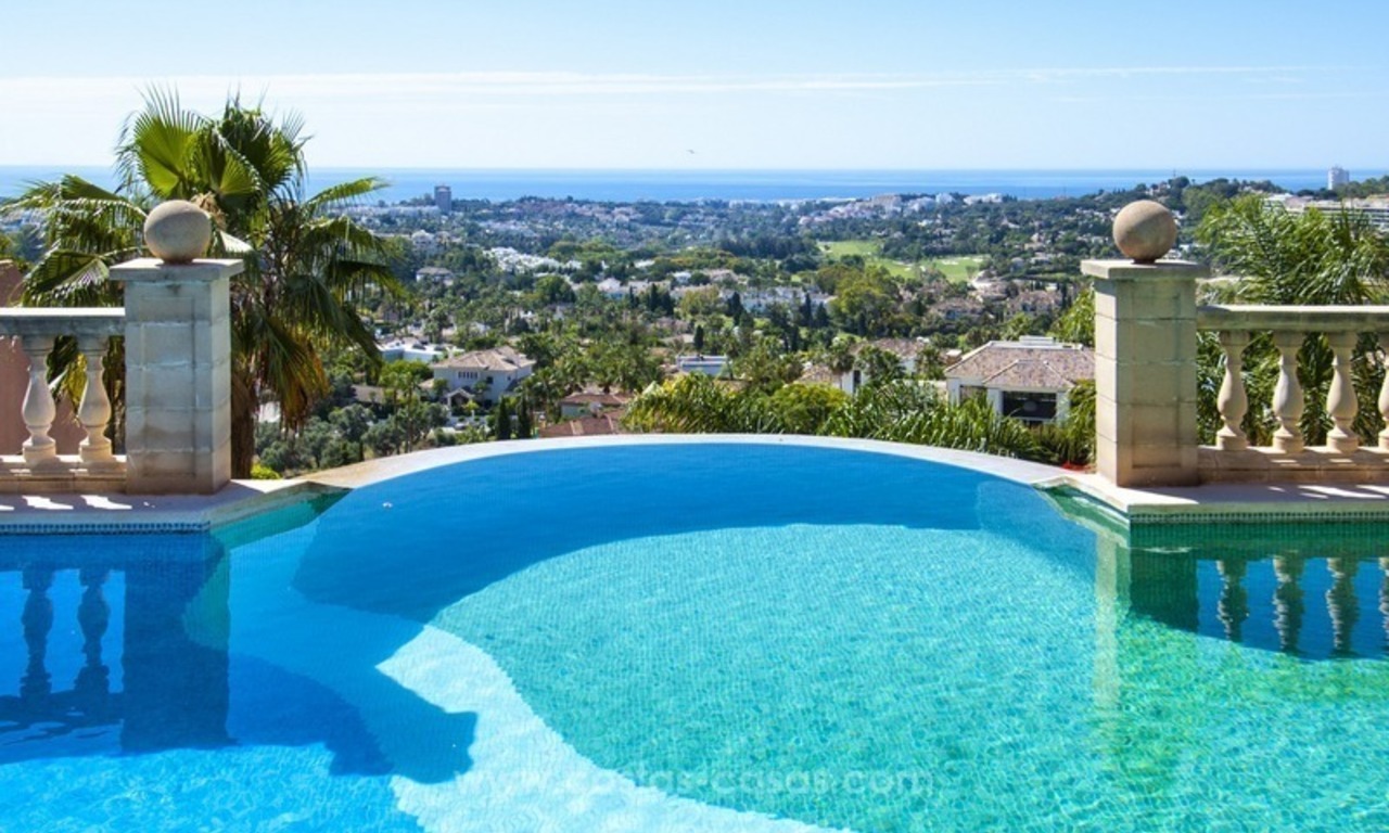 Marbella – Nueva Andalucia Te Koop: Prachtig en volledig gerenoveerd riant Appartement in een zeer gegeerd complex 5