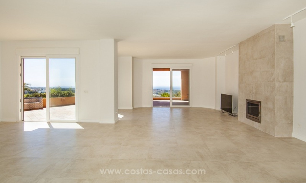 Marbella – Nueva Andalucia Te Koop: Prachtig en volledig gerenoveerd riant Appartement in een zeer gegeerd complex 8