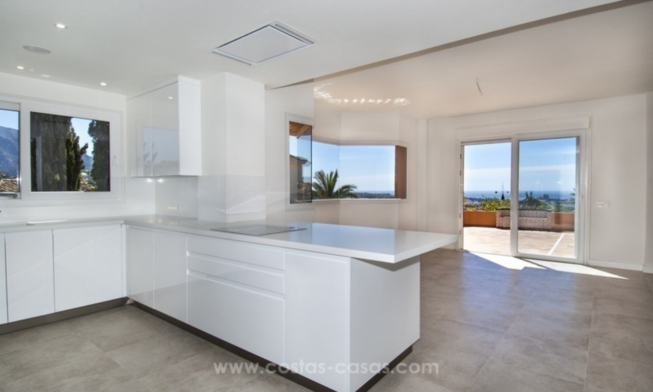 Marbella – Nueva Andalucia Te Koop: Prachtig en volledig gerenoveerd riant Appartement in een zeer gegeerd complex 12