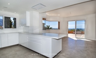 Marbella – Nueva Andalucia Te Koop: Prachtig en volledig gerenoveerd riant Appartement in een zeer gegeerd complex 12