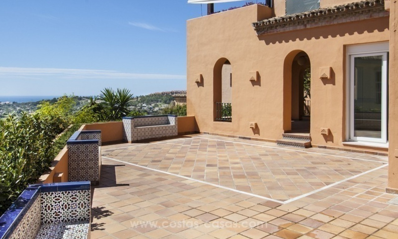 Marbella – Nueva Andalucia Te Koop: Prachtig en volledig gerenoveerd riant Appartement in een zeer gegeerd complex 15