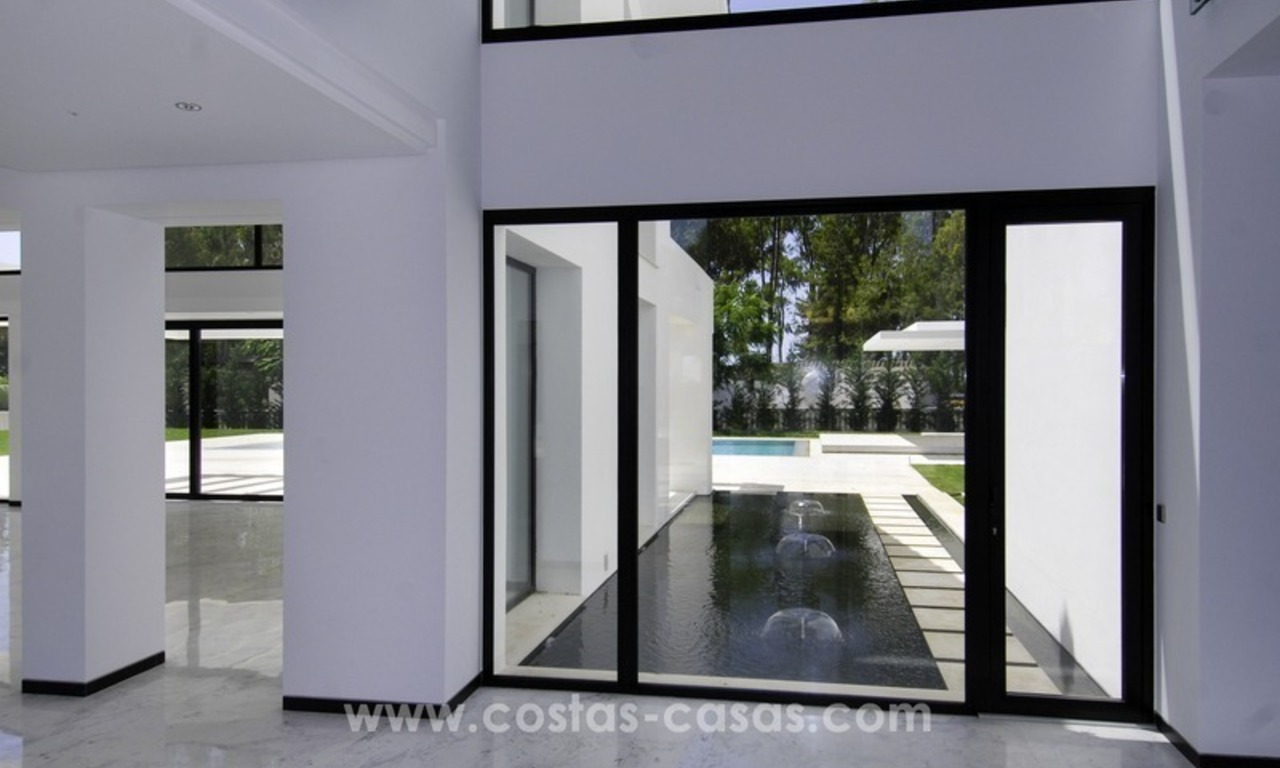 Nieuwe en moderne villa te koop nabij het strand in Marbella 10