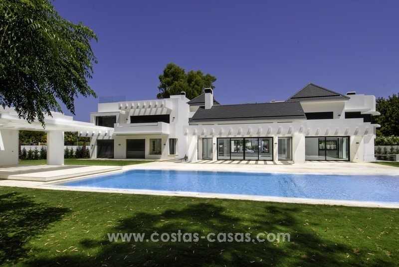 Nieuwe en moderne villa te koop nabij het strand in Marbella