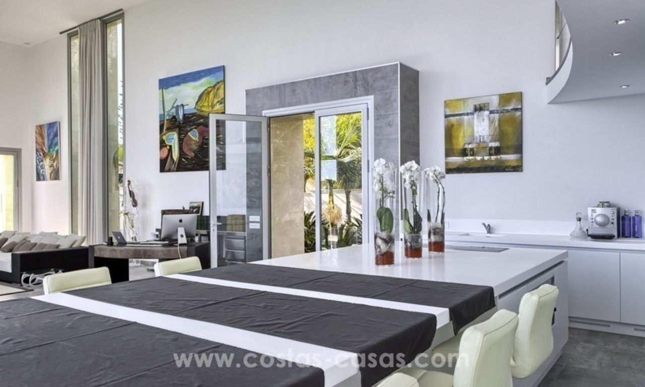 Moderne villa te koop in Nueva Andalucia met prachtig uitzicht in Marbella 25