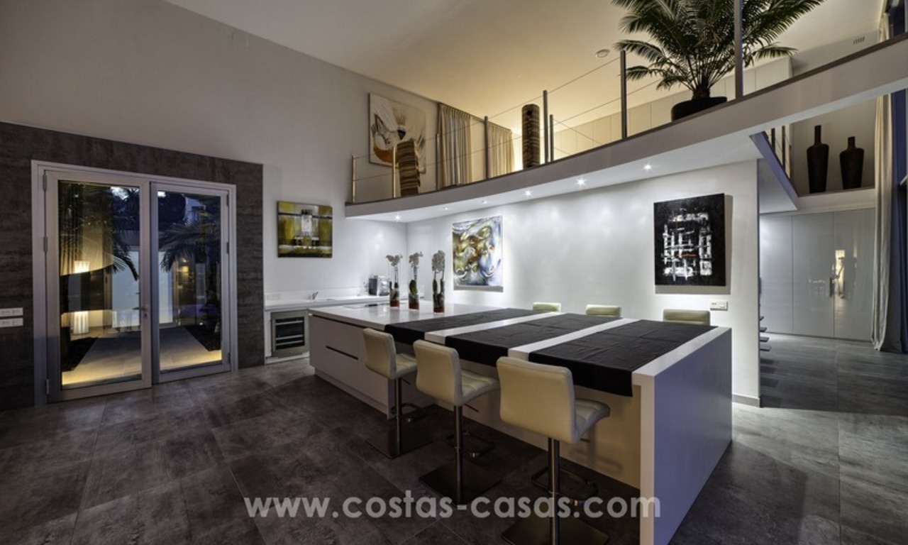 Moderne villa te koop in Nueva Andalucia met prachtig uitzicht in Marbella 26