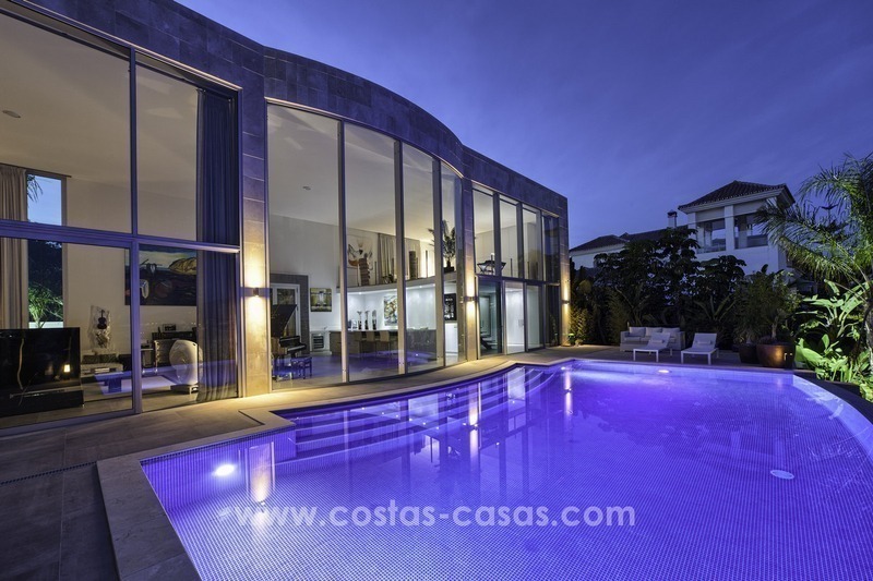 Moderne villa te koop in Nueva Andalucia met prachtig uitzicht in Marbella