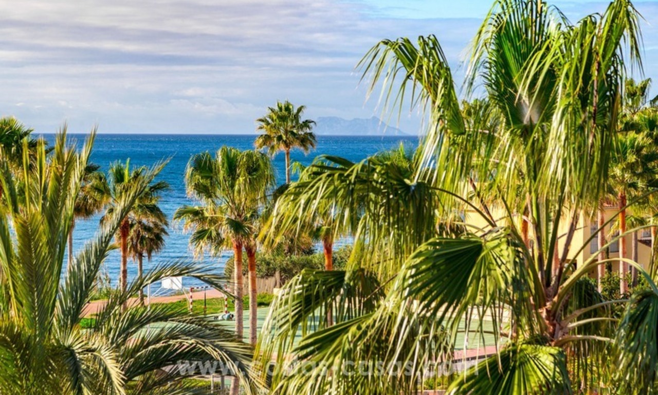 Eerstelijn strand penthouse appartement te koop op de New Golden Mile, Marbella - Estepona 3