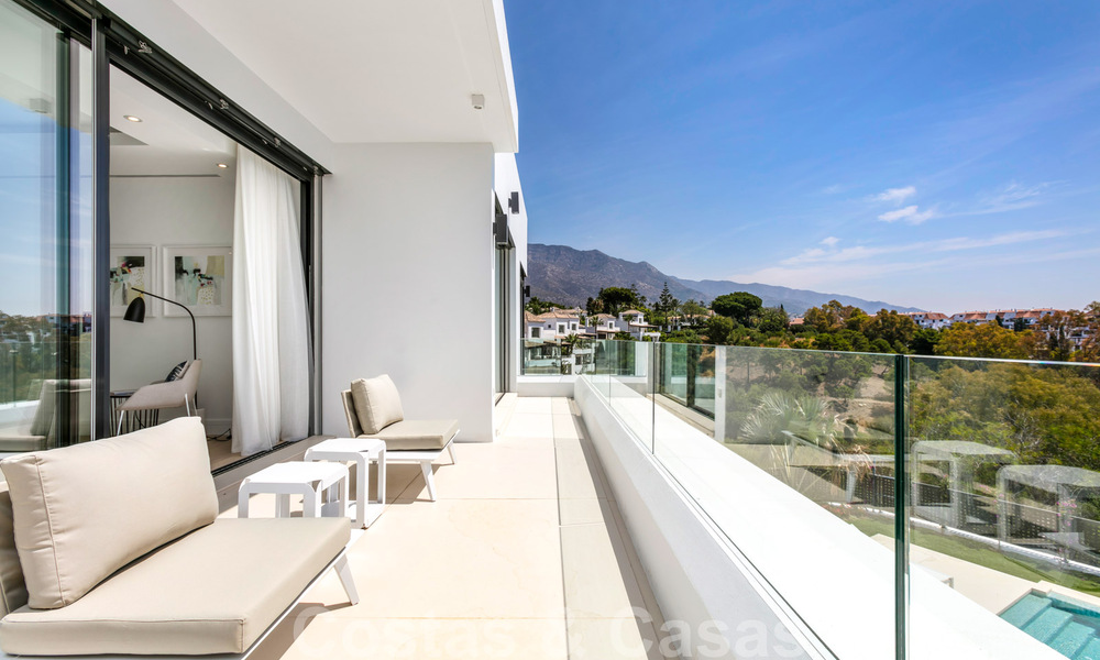 VERKOCHT. Opportuniteit! Laatste villa! Nieuwe moderne villa te koop aan de Golden Mile in Marbella. In een gated en beveiligd complex. Hoge korting! 30197