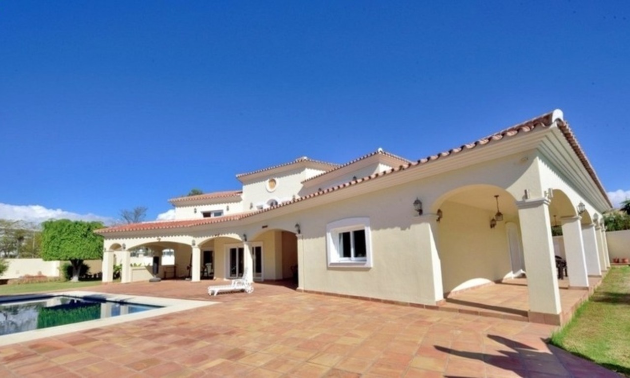 Luxe villa te koop vlakbij het strand in Marbella - Estepona 2