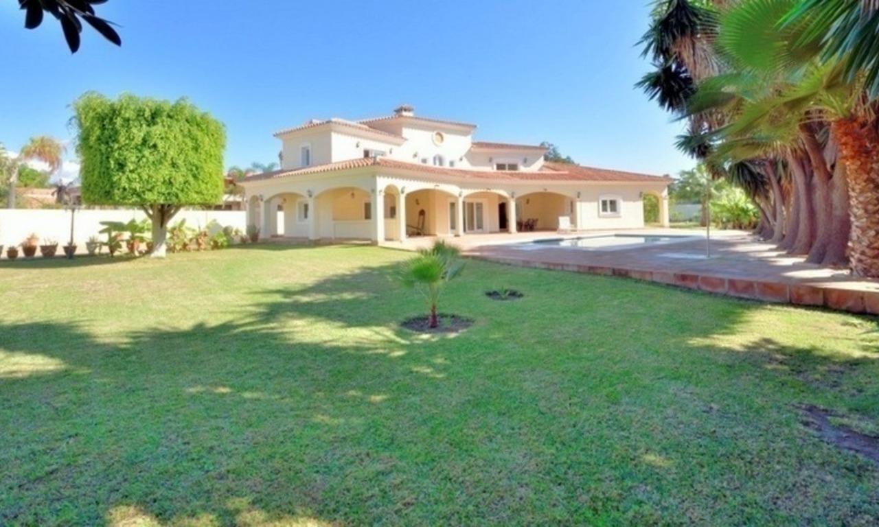 Luxe villa te koop vlakbij het strand in Marbella - Estepona 3