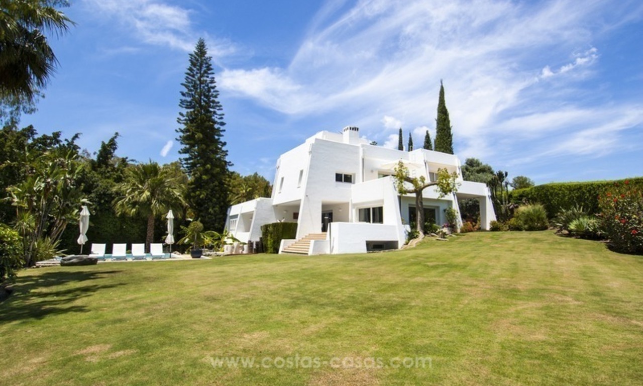 Eerstelijn golf design villa te koop in Nueva Andalucia, Marbella 0