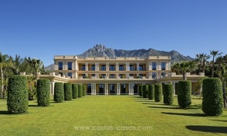 Paleis - Villa te koop op de Golden Mile te Marbella. Ongelofelijke prijsverlaging! 1