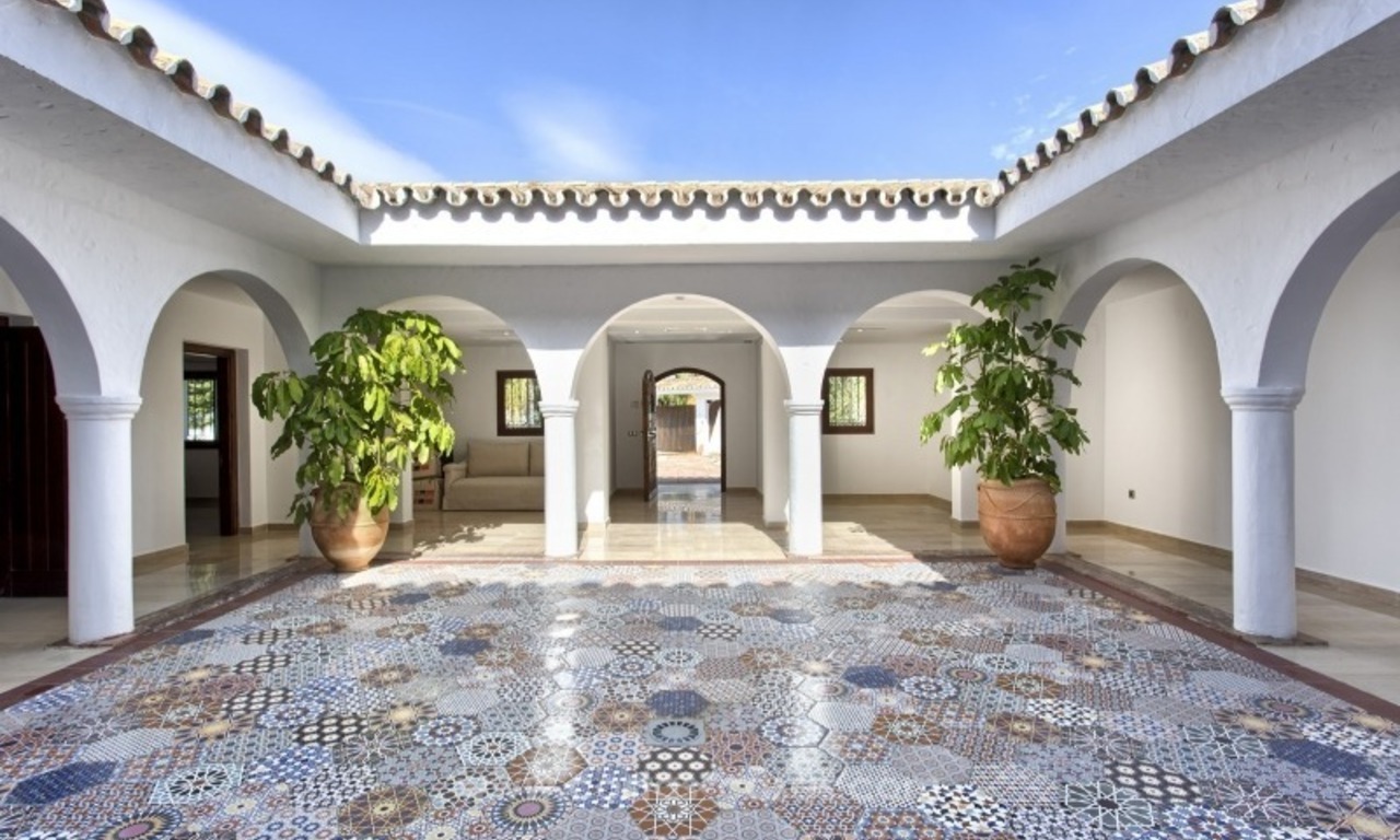 Villa te koop in een moderne andalusische stijl in Nueva Andalucia te Marbella 6