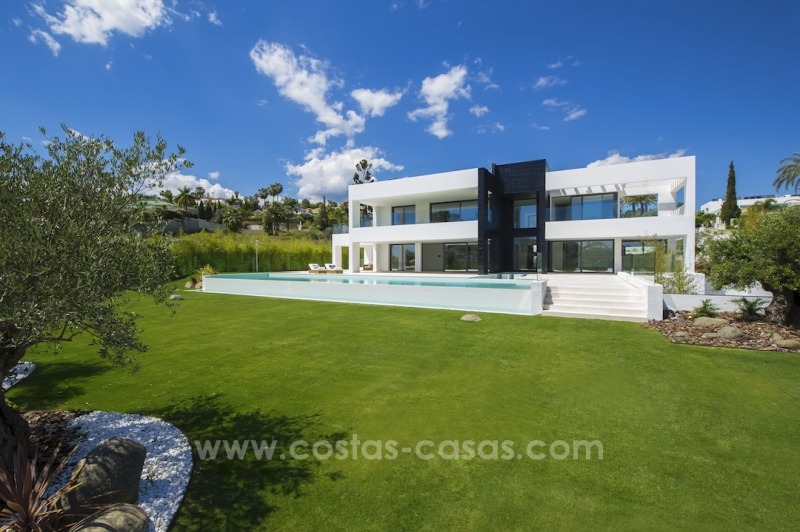 Nieuwe Moderne Design Villa te koop in Nueva Andalucia, Marbella