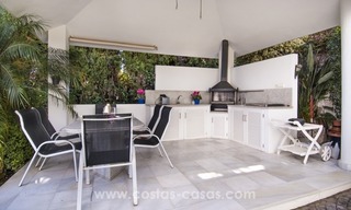 Moderne villa te koop met prachtig zeezicht op een golfresort in een chique wijk van Nueva Andalucía, Marbella 7