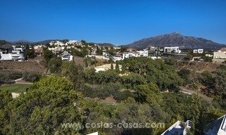Moderne villa te koop met prachtig zeezicht op een golfresort in een chique wijk van Nueva Andalucía, Marbella 27